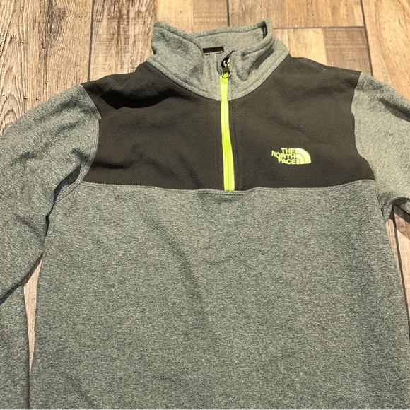 Boys North Face and Under Armour Medium Bundle Pre-owned - Picture 5 of 5